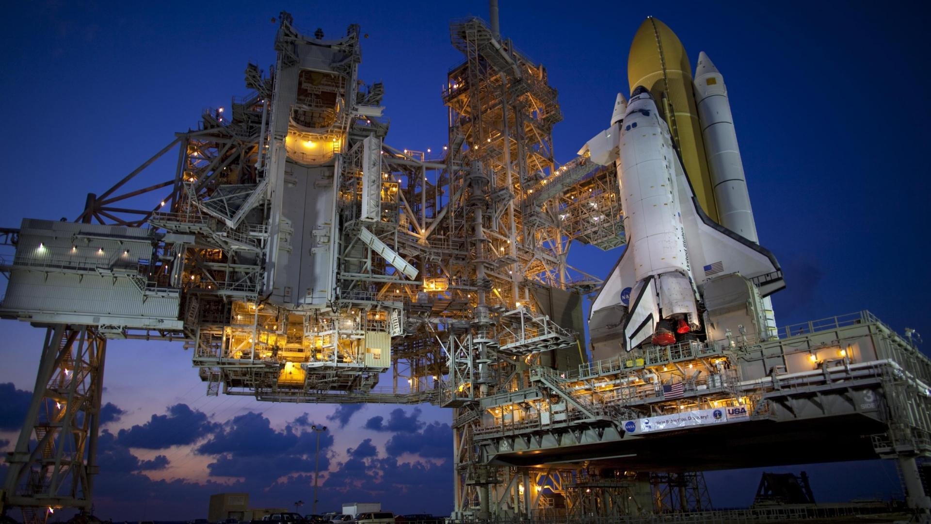 “史诗对决：东部决赛焦点战，球迷热议不断”，东部决赛队伍